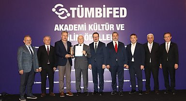 Başkan Sekmen "Yılın Yöneticisi" ödülünü aldı