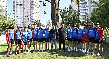 Başkan Uysal, 'Voleybolda rüyalar şehrinin, rüya takımı olabiliriz'