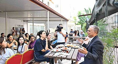 Başkan Uysal,öğrencilerle bir araya geldi