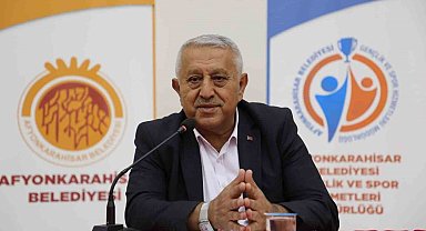 Başkan Zeybek 'Kariyer Günleri'nde öğrencilere tecrübelerini aktardı