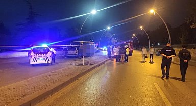 Başkent'te otomobil ile minibüs çarpıştı: 1 ölü, 14 yaralı