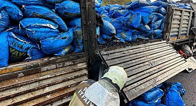 Başkentte kömür yüklü kamyon alevlere teslim oldu