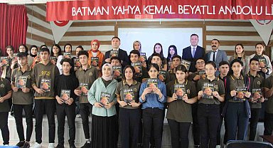 Batman Üniversitesi Rektörü Prof. Dr. İdris Demir lise öğrencileriyle buluştu