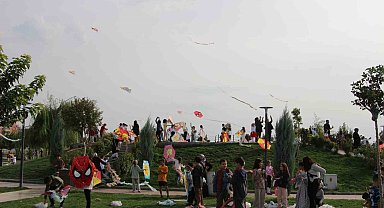 Batman'da öğrenciler Cumhuriyet'in 100. yılını uçurtma uçurarak kutladı