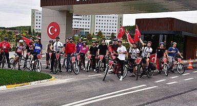 BAÜN'lü gençler bayraklar ile 100. yıl için bisiklet sürdü