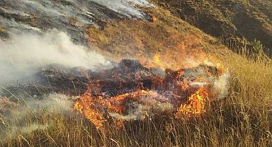 Bayburt'un farklı köylerinde çıkan örtü yangınlarına müdahale edildi