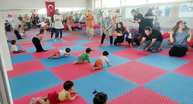 Bebekler emekleyerek yarıştı