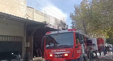 Bergama'da iş yerinde çıkan yangın söndürüldü
