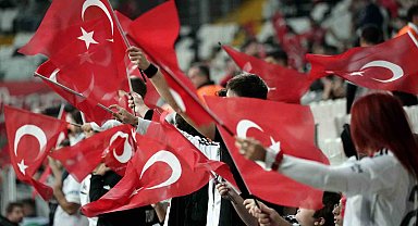 Beşiktaş'ta galibiyete rağmen 'istifa' sesleri
