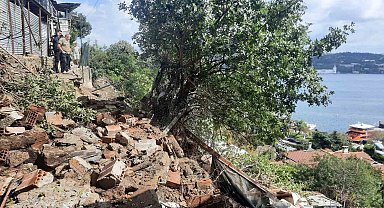 Beşiktaş'ta gecekonduların arasına kaya düştü, facianın eşiğinden dönüldü