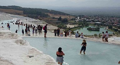 Beyaz cennet Pamukkale'de sonbahar yoğunluğu