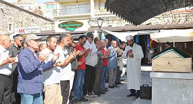 Beyaz Kelebekler'in gitaristi, Çeşme'nin damadı İrfan Kayral hayatını kaybetti