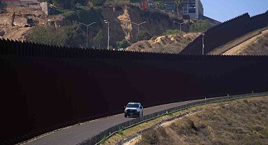 Biden'dan geri adım: Meksika sınırına 32 kilometrelik duvar inşasına onay verdi