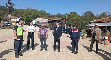 Bilecik'te jandarma ekiplerinden reflektör bilgilendirmesi