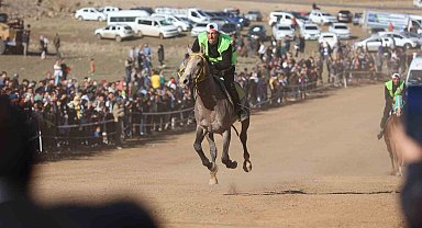 Bingöl'de 20 yıl aradan sonra geleneksel at yarışları yeniden yapıldı