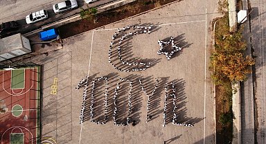 Bitlis'te 300 öğrenci 100. yıla özel koreografi hazırladı