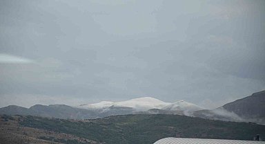 Bitlis'te yüksek kesimlere mevsimin ilk karı düştü