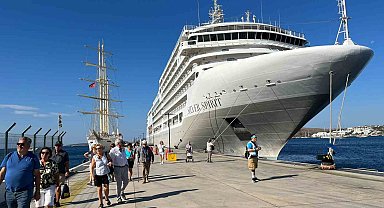 Bodrum'a 2 gemi ile 717 turist geldi