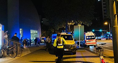 Bomba tahliyesi sırasında evini terk eden insanlar camiye sığındı