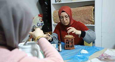 Bu kurslarda kadınlar kendilerini geliştermekle kalmıyor ev bütcesine de katkı sağlıyor