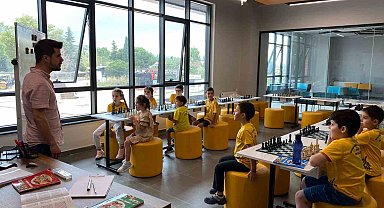 Bu merkezde gençler geleceğe hazırlanıyor