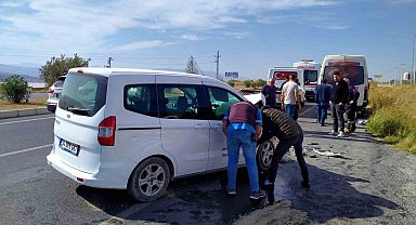 Buharkent'te trafik kazası: 3 yaralı