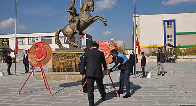 Bulanık'ta 29 Ekim Cumhuriyet bayramı çelenk koyma töreni yapıldı