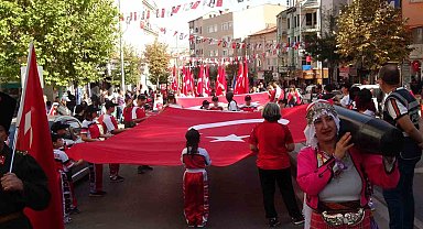 Burdur'da Cumhuriyet'in 100. yılında coşkulu "Türkiye Yüzyılı" yürüyüşü