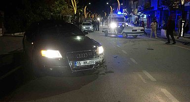 Burdur'da iki otomobil çarpıştı: 2 yaralı