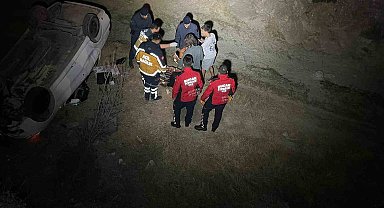 Burdur'da otomobil dereye uçtu: 4 yaralı