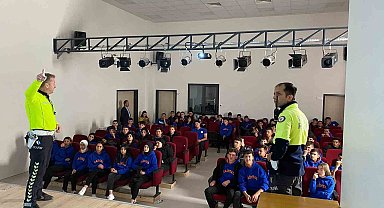 Burdur'da polis ekiplerinden öğrencilere eğitim