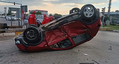 Burhaniye'de otomobiller çarpıştı: 3 yaralı