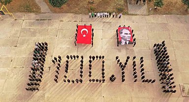 Bursa'da 230 öğrenciden 100. Yıl koreografisi