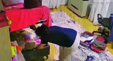 Bursa'da kiracısını soyan ev sahibi kamerada