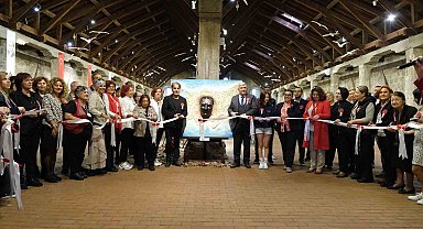 Büyükçekmece'de Cumhuriyetin 100 yıllık yolculuğunu anlatan eserler sergilendi