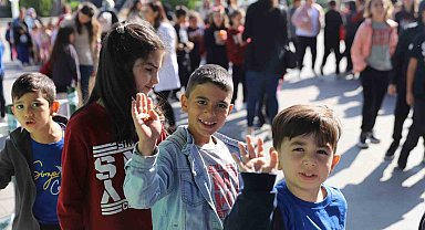 Büyükşehir, çocuklara hayvan sevgisini aşıladı