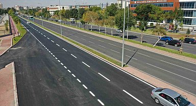 Büyükşehir, günde 300 bin aracın geçiş yaptığı yolda asfalt çalışmasını tamamladı