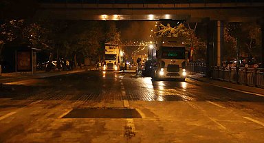 Büyükşehir'den 70 personel, 50 iş makinesi ile gece mesaisi