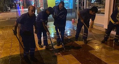 Büyükşehir'in temizlik çalışmaları gece gündüz devam ediyor