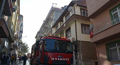 Çakmakla oynayan çocuklar evi ateşe verdi