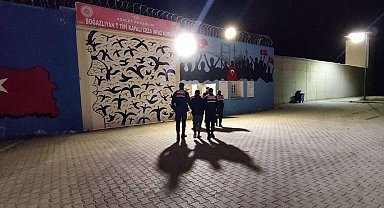 Çaldıkları su motorunu internetten satışa çıkarınca yakayı ele verdiler