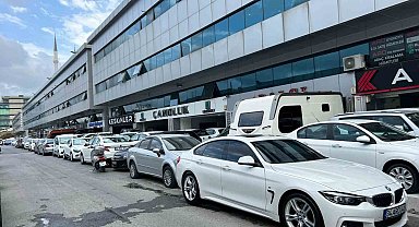 Can çekişen ikinci el otomobil piyasası faiz artırımıyla kontak kapattı