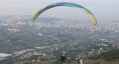 Canik semaları yamaç paraşütü ile renklendi