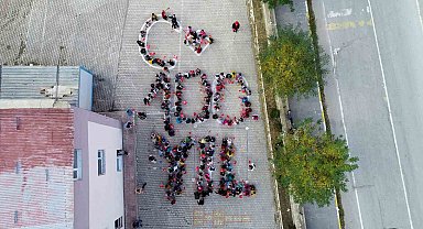 Çatak'ta Cumhuriyet'in 100. yıl koreografisi