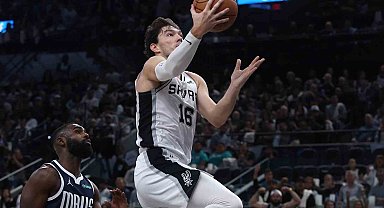 Cedi Osman'lı San Antonio, Dallas'a mağlup oldu