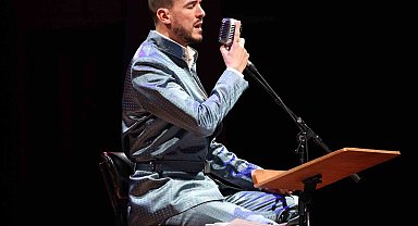 Cem Adrian, şarkılarını 2 Kasım'da seslendirecek