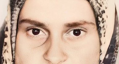 Cenazeye giderken kazada hayatını kaybetti