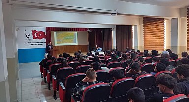 Çıldır'da Cumhuriyet konferansı düzenlendi