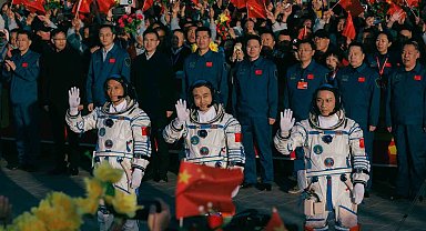 Çin'in en genç taykonot ekibi uzaya gönderildi