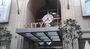 City's Nişantaşı AVM'de korku dolu anlar: Metrelerce yükseklikteki balkondan düştü